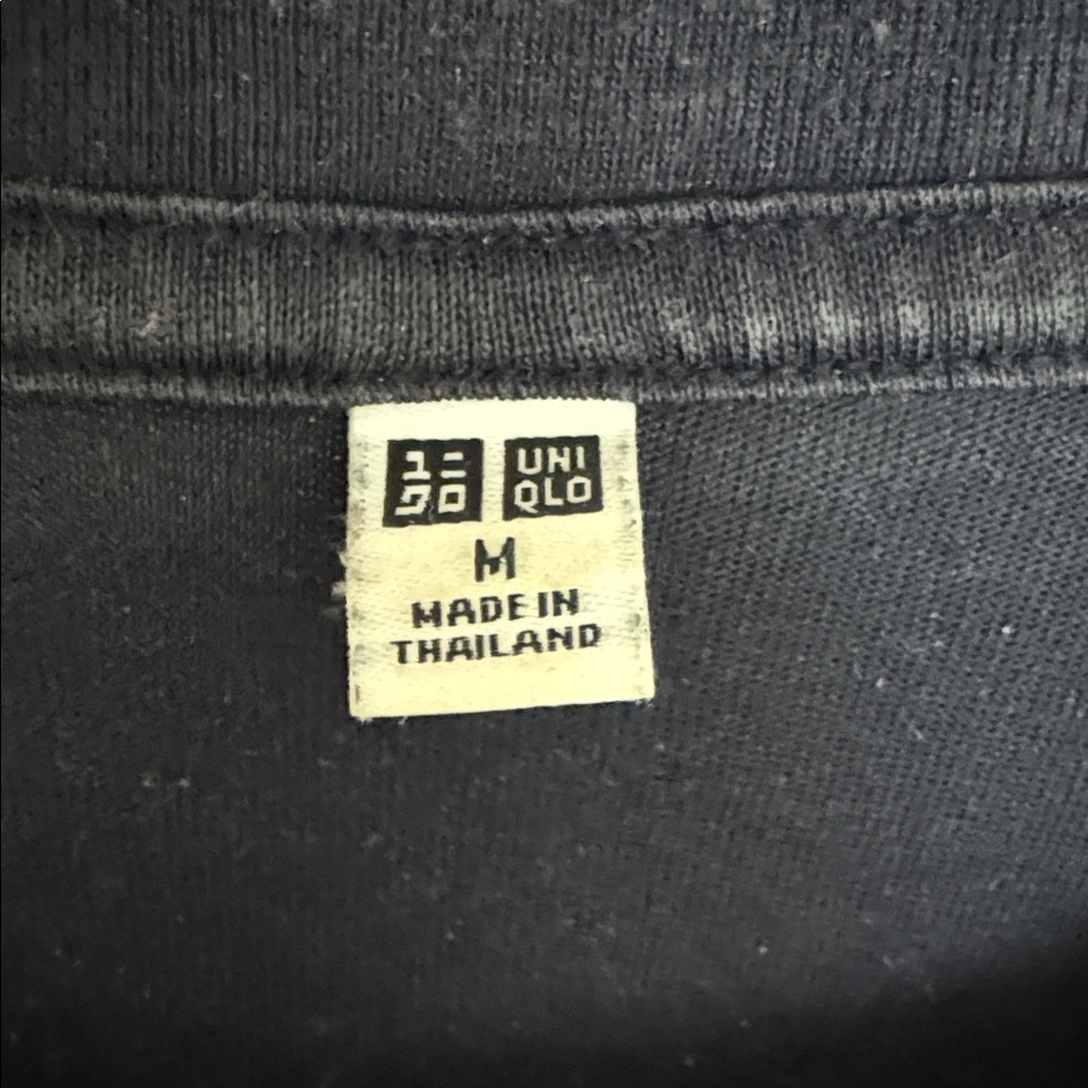 Uniqlo Navy Tshirt Size Medium - Picture 2 of 4